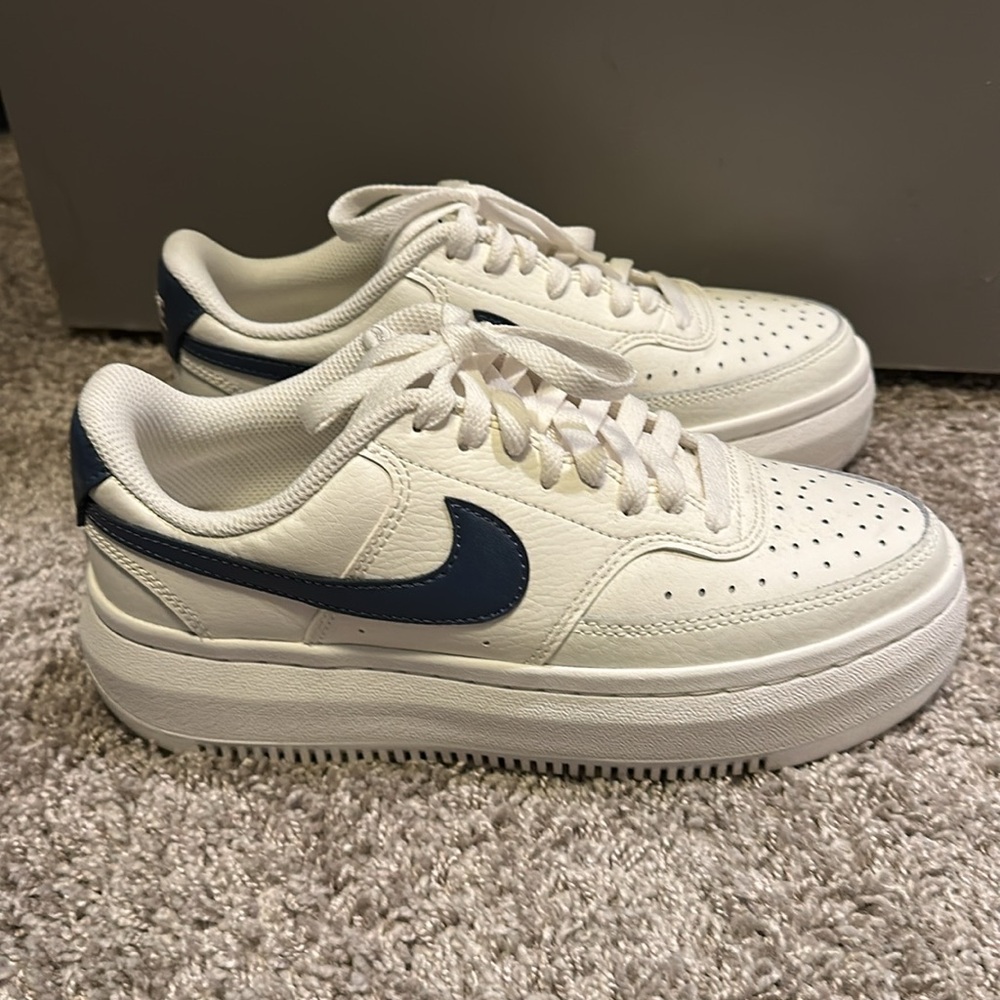 Nikes - Picture 4 of 4